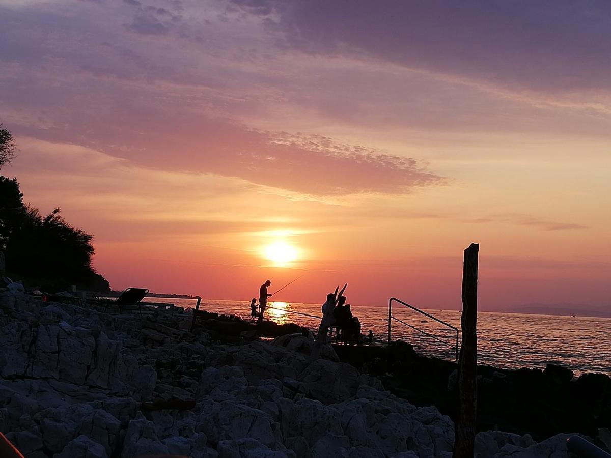 Apartamento Sunset By The Sea Splitska Exterior foto