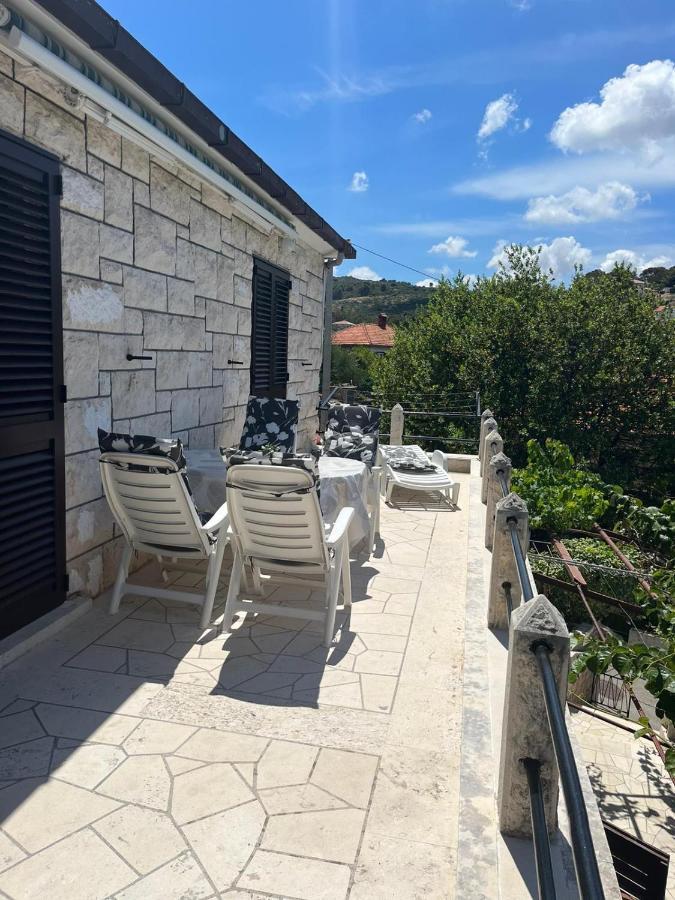 Apartamento Sunset By The Sea Splitska Exterior foto